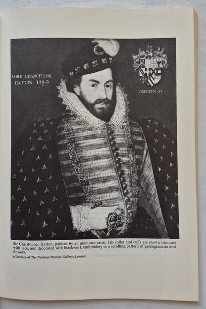 Blackwork Embroidery by Elisabeth Geddes; Moyra McNeill (Very Good, 1976, Pbk, 128 pgs, Dover Pub.)