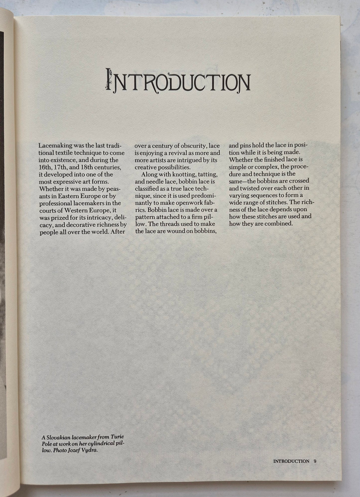 Bobbin Lace: An Illustrated Guide to Traditional and Contemporary Techniques by Brigita Fuhrmann (Very Good, 1985, Pbk, 160 pgs, Dover)