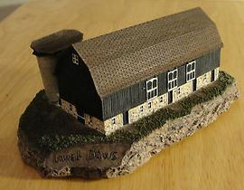 Country Barn Series Stone Dairy Barn #17068-0399 by Ertl Collectibles (Very good condition)