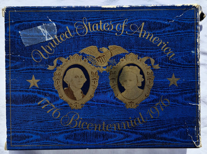 Vereinigte Staaten 1776 Zweihundertjahrfeier 1996 Ätzglas-Schale mit dekorativen Seifen (Neu in Originalverpackung, Avon Products, Inc.)