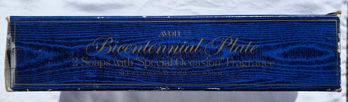 Vereinigte Staaten 1776 Zweihundertjahrfeier 1996 Ätzglas-Schale mit dekorativen Seifen (Neu in Originalverpackung, Avon Products, Inc.)