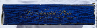 Vereinigte Staaten 1776 Zweihundertjahrfeier 1996 Ätzglas-Schale mit dekorativen Seifen (Neu in Originalverpackung, Avon Products, Inc.)