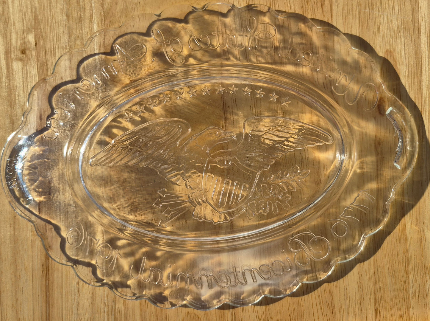 Vereinigte Staaten 1776 Zweihundertjahrfeier 1996 Ätzglas-Schale mit dekorativen Seifen (Neu in Originalverpackung, Avon Products, Inc.)
