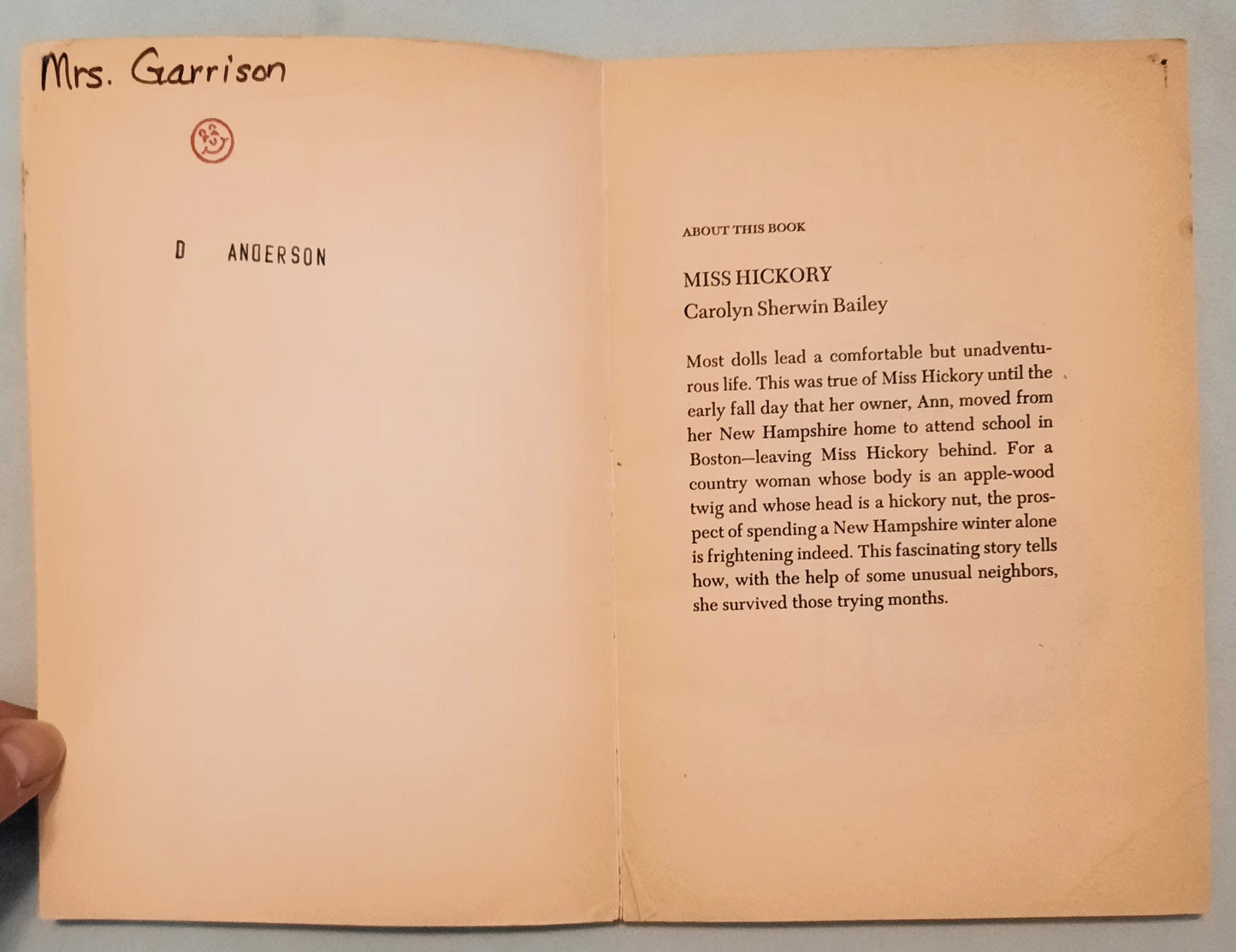 Miss Hickory by Carolyn Sherwin Bailey (Good, 1974, Pbk, 125 pages, Puffin Books)