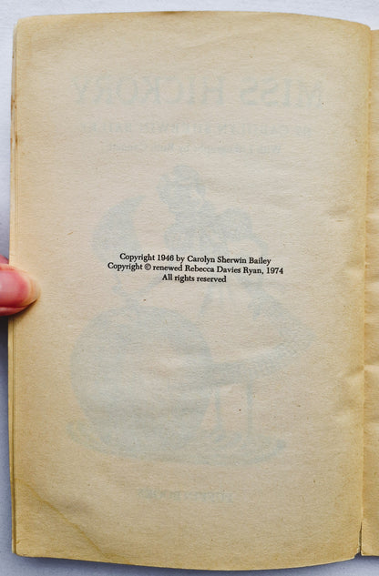 Miss Hickory von Carolyn Sherwin Bailey (Gut, 1974, Taschenbuch, 125 Seiten, Puffin Books)