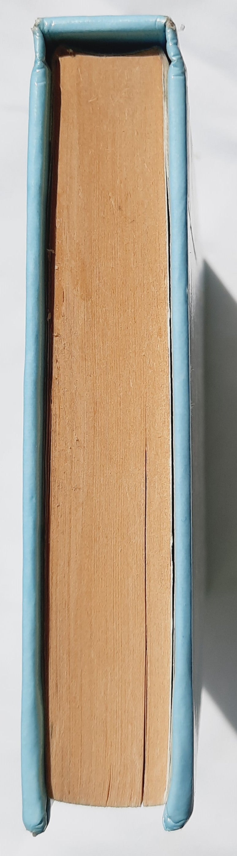 A String in the Harp von Nancy Bond (Gut, 1981, gebunden, 370 Seiten, Puffin Newbery Library)