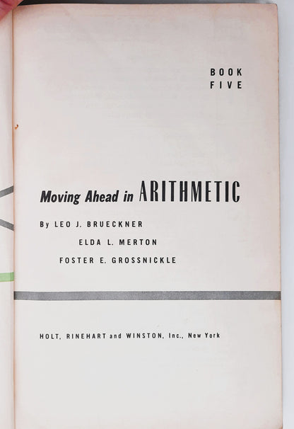 Moving Ahead in Arithmetic Book Five by Leo Brueckner; Foster Grossnickle (Gut, 1963, Geb., 378 Seiten, Holt, Rinehart and Winston)