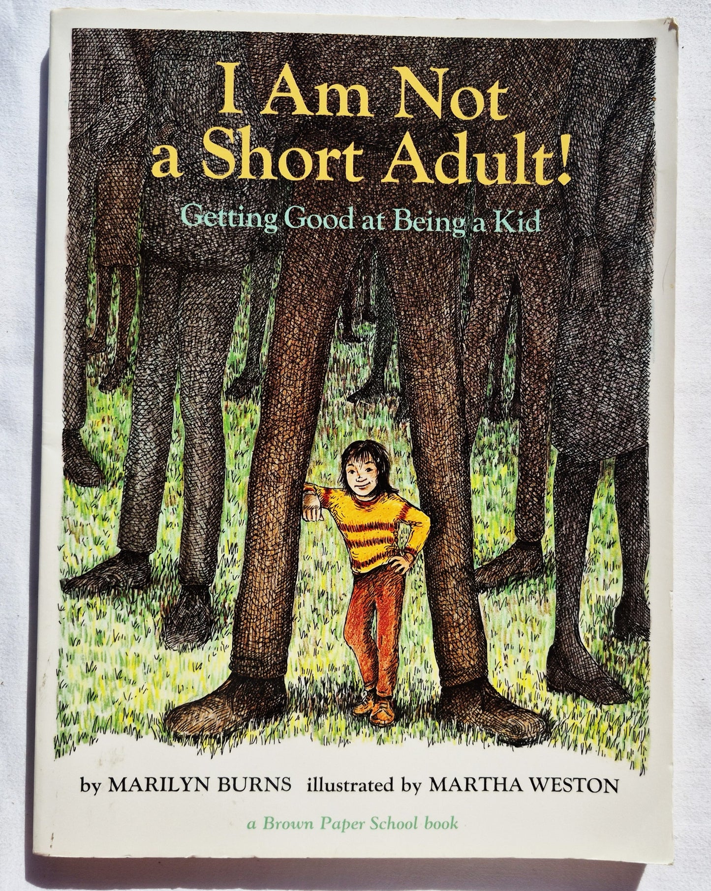 I Am Not a Short Adult by Marilyn Burns; Martha Weston (Buen estado, 1977, Tapa blanda, 125 páginas, Little, Brown & Co.)