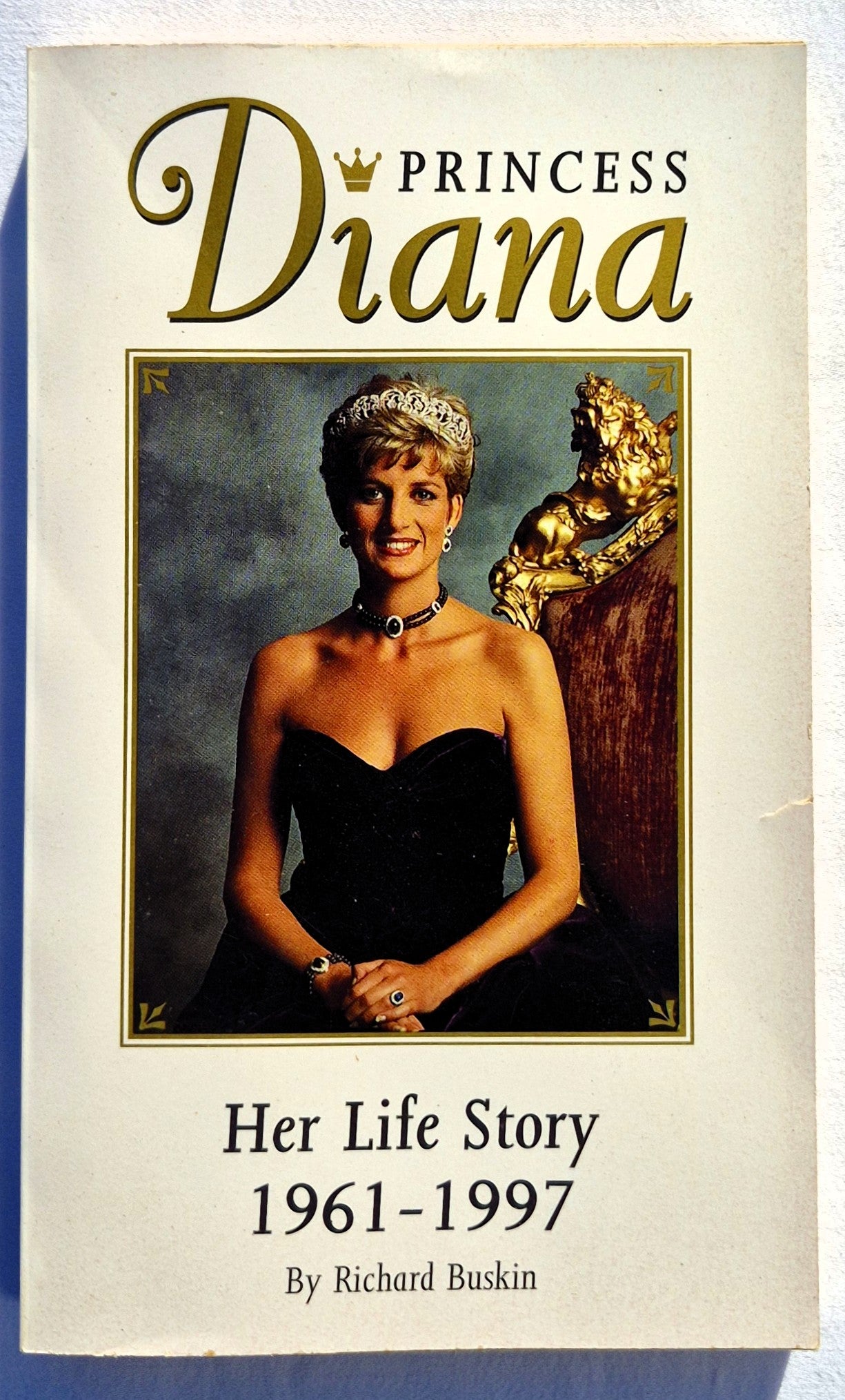 Prinzessin Diana: Ihr Leben 1961-1997 von Richard Buskin (Sehr gut, 1997, Pbk, 224 Seiten, Publications International)