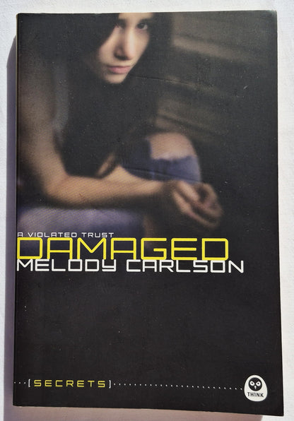 Dañado: Una confianza violada por Melody Carlson (Secrets, Muy buen estado, 2011, Rústica, 205 páginas, NavPress)