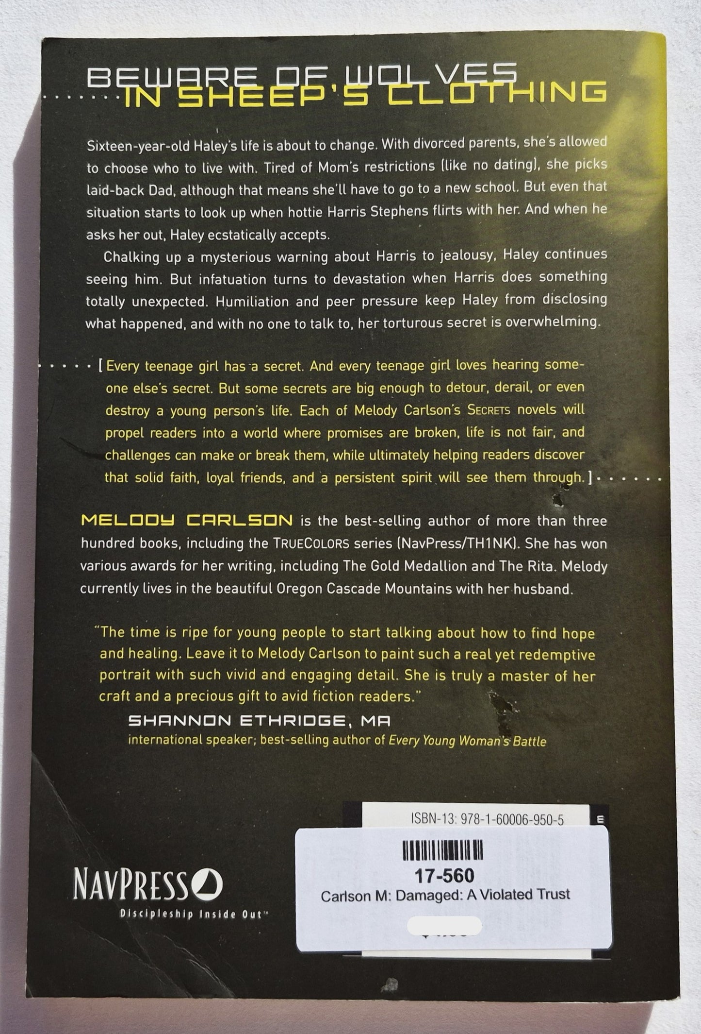Dañado: Una confianza violada por Melody Carlson (Secrets, Muy buen estado, 2011, Rústica, 205 páginas, NavPress)