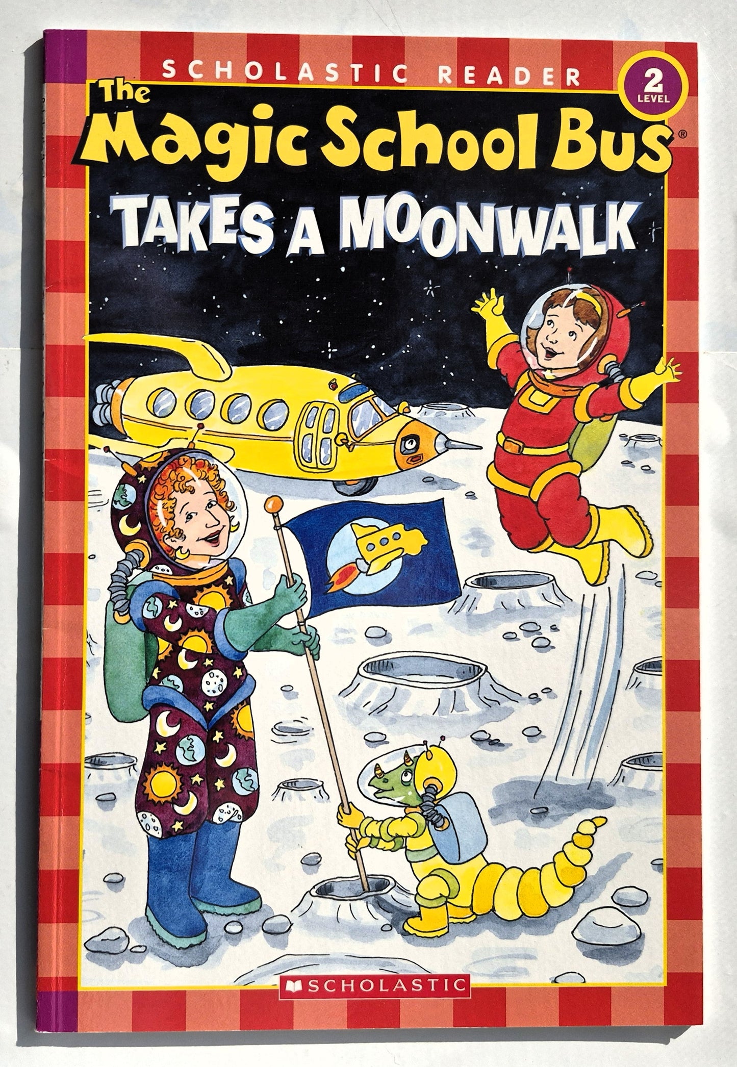 The Magic School Bus Takes a Moonwalk von Joanna Cole (Neu, 2004, Taschenbuch, 32 Seiten, Scholastic)