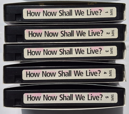 How Now Shall We Live? Adult Leader Kit von Charles Colson; Nancy Pearcy (Gut, 2000, LifeWay Church Resources)
