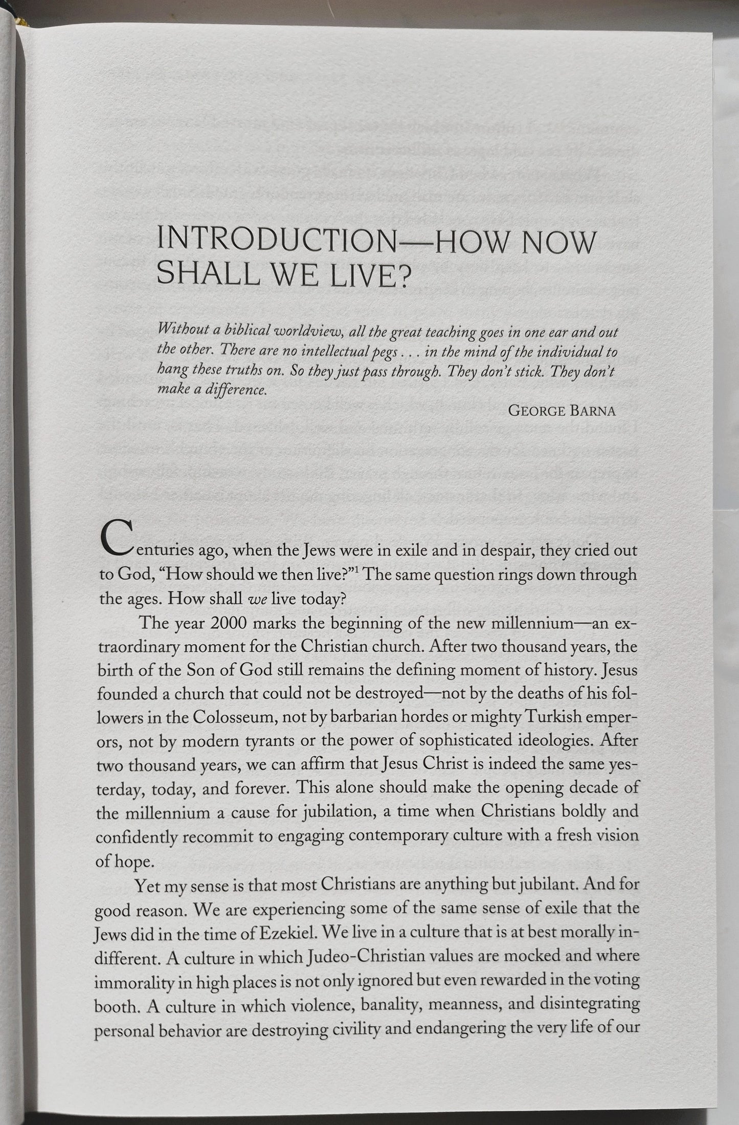 How Now Shall We Live? Adult Leader Kit von Charles Colson; Nancy Pearcy (Gut, 2000, LifeWay Church Resources)