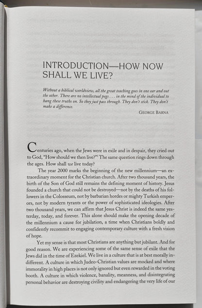How Now Shall We Live? Adult Leader Kit von Charles Colson; Nancy Pearcy (Gut, 2000, LifeWay Church Resources)