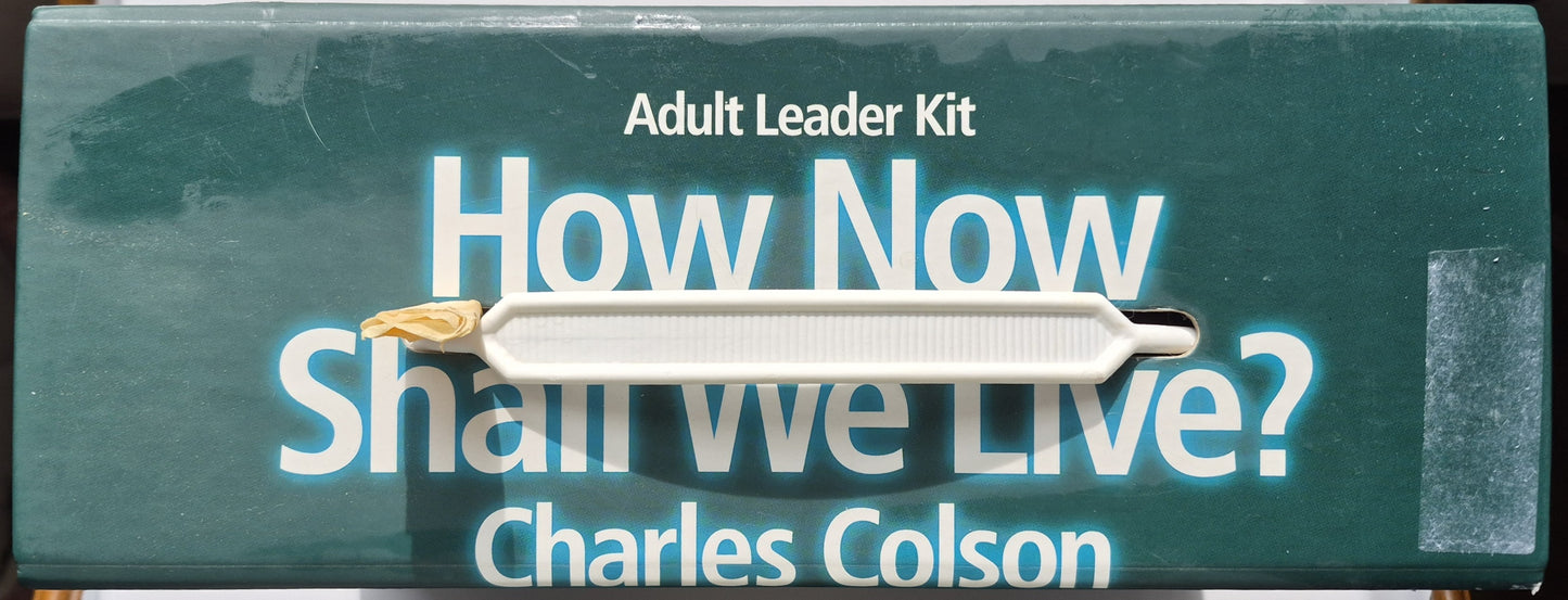 How Now Shall We Live? Adult Leader Kit von Charles Colson; Nancy Pearcy (Gut, 2000, LifeWay Church Resources)