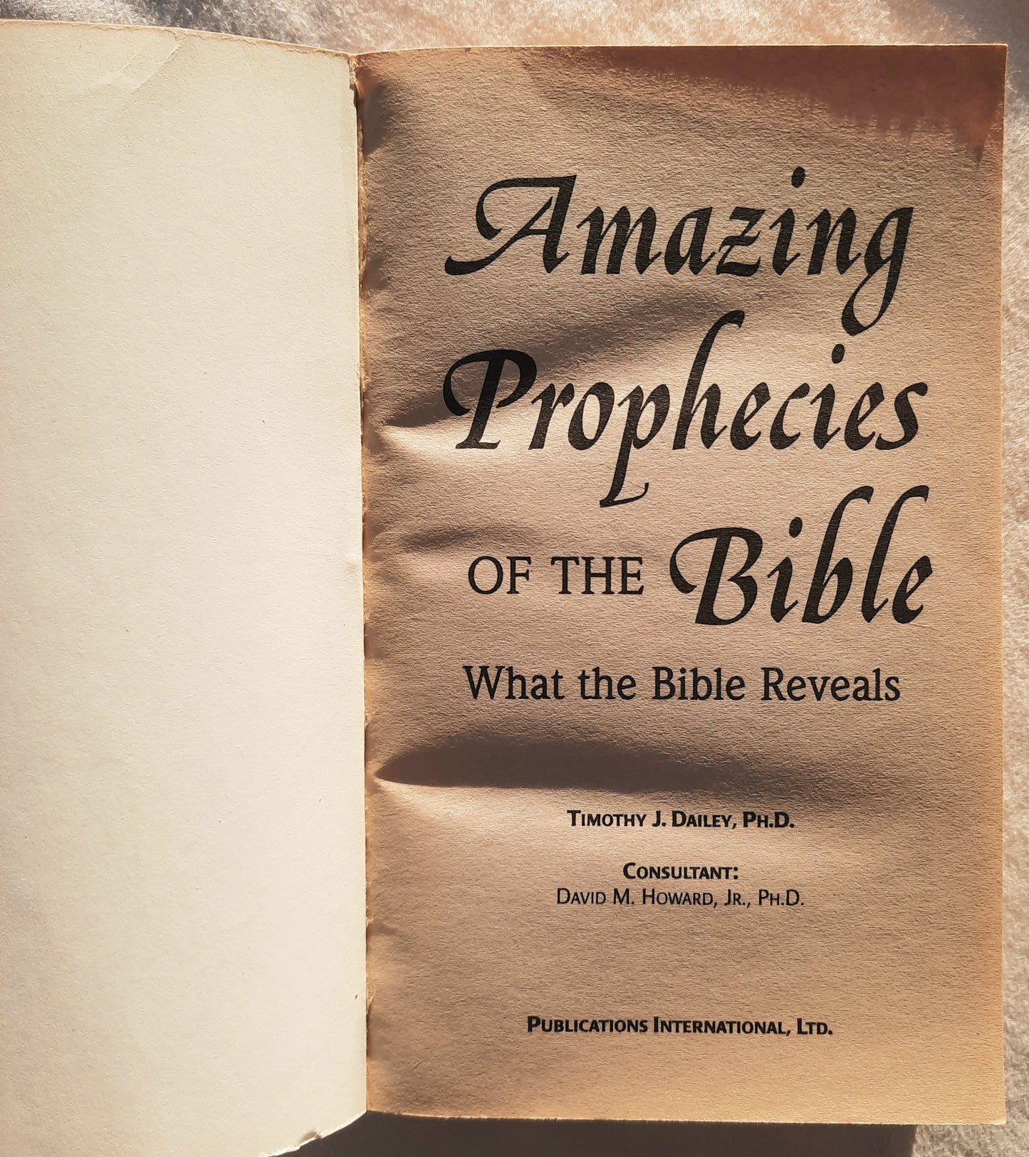 Amazing Prophecies of the Bible: What the Bible Reveals by TimothyJ. Dailey; David Howard (Very good, 1999, PBk, 480 pages, Publications International)