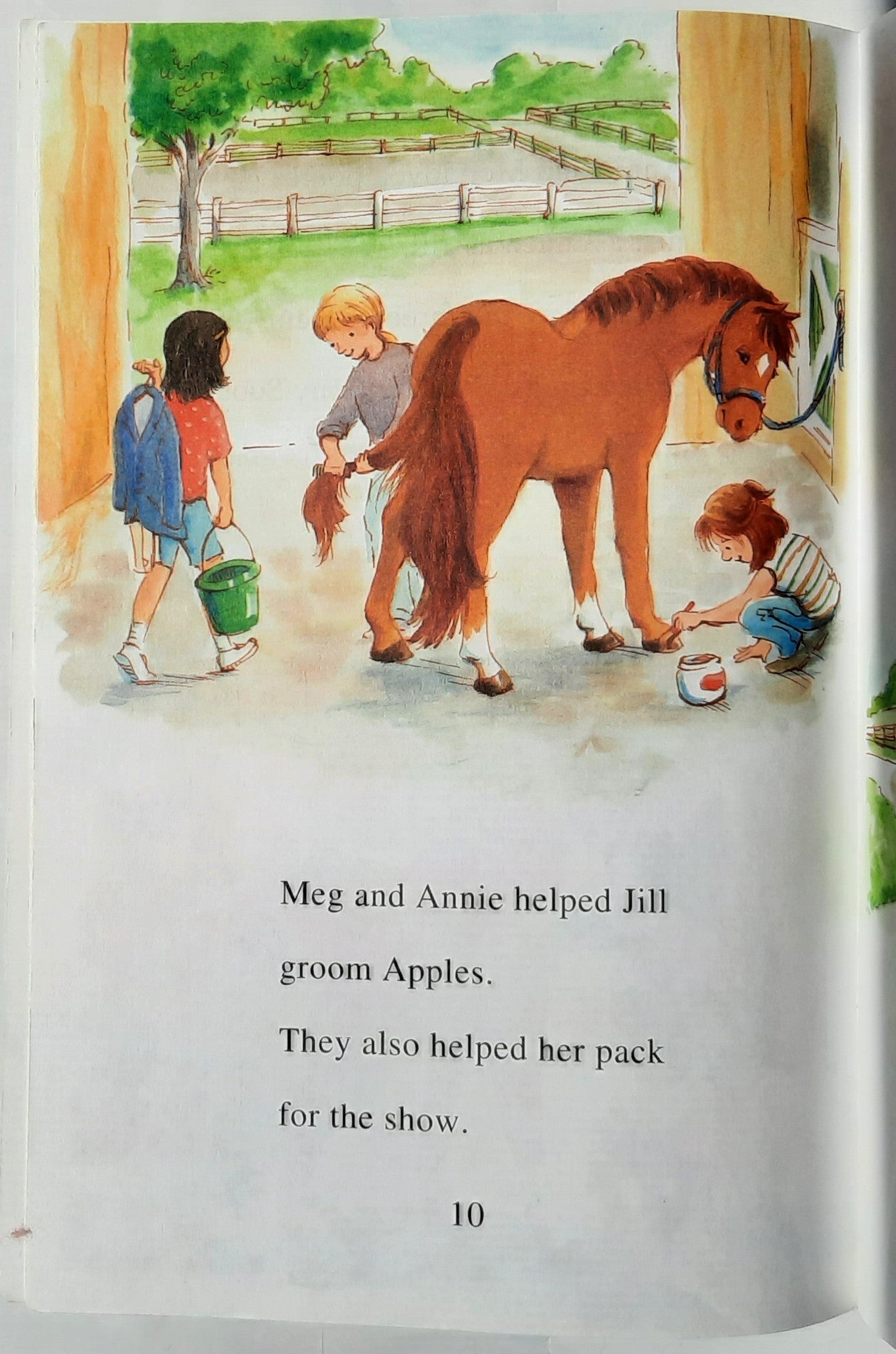 At the Show by Catherine Hapka (Very good, 2011, Pbk, 32 pages, Scholastic I Can Read Level 2)