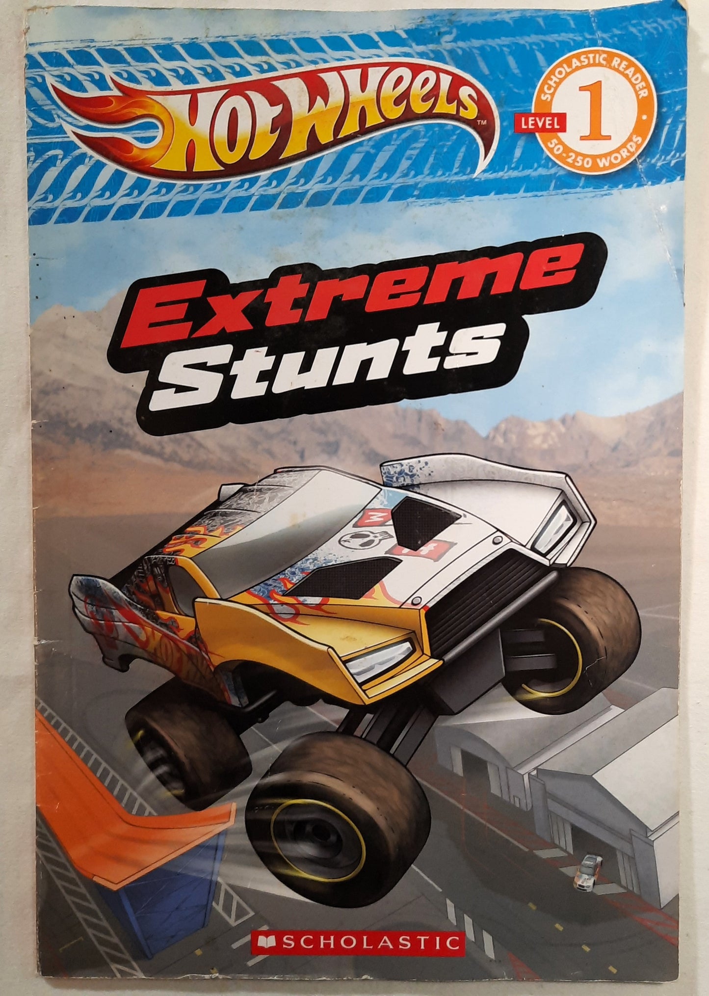 Hot Wheels: Extreme Stunts by Ace Landers (Level 1 Reader, Good, 2012, Pbk, 32 pages, Scholastic)