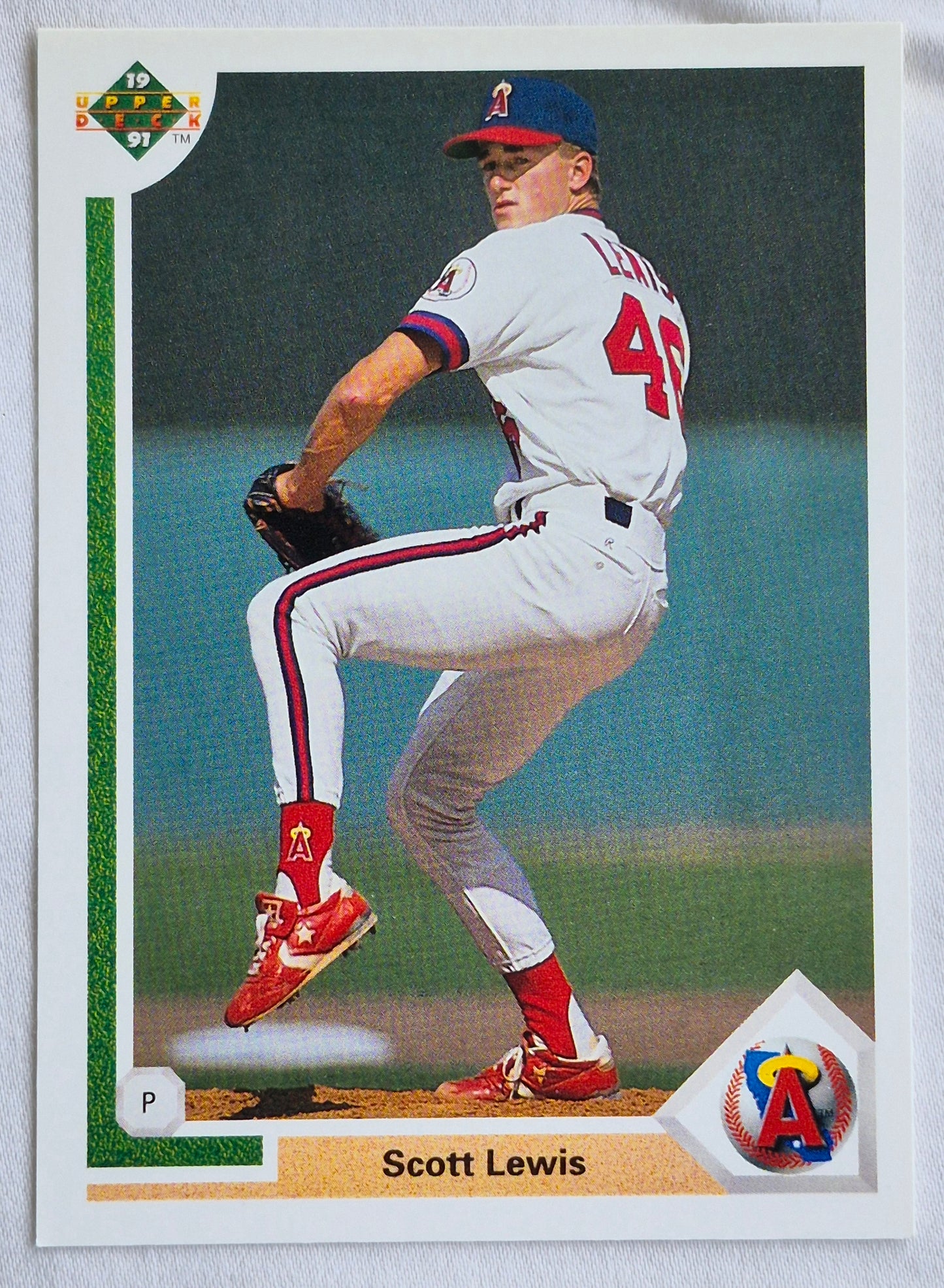 Scott Bailes California Angels Relief Pitcher 1992 Score #331 Baseballkarte (Exzellent)