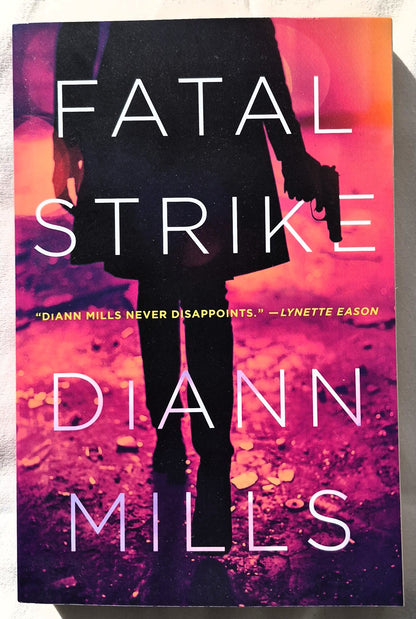 Tödlicher Schlag von Diann Mills (Neu, 2019, TB, 382 Seiten, Tyndale Fiction)