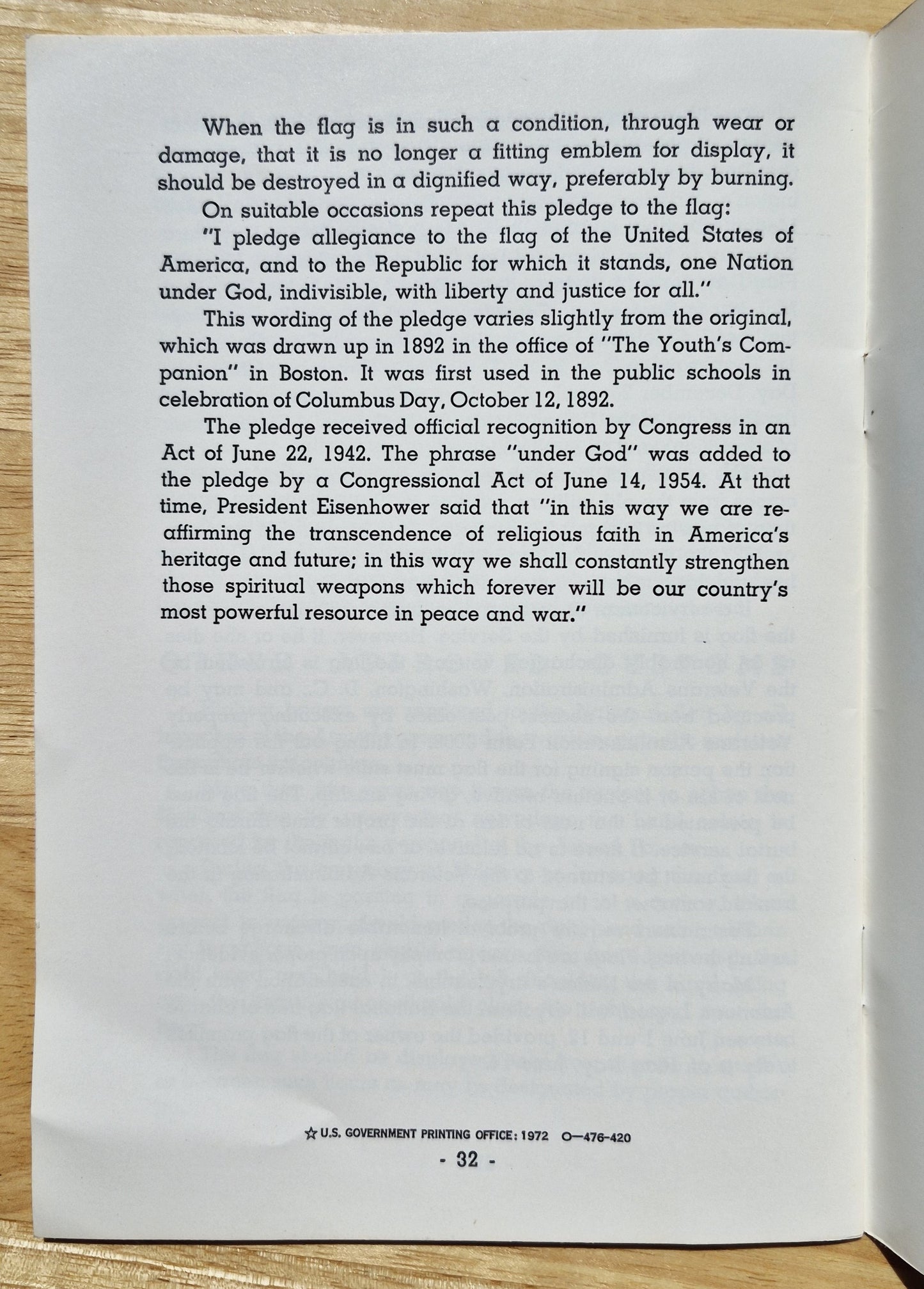How to Respect and Display Our Flag U.S. Marine Corp (Sehr gut, 1968, Paperback, 32 Seiten, U.S. Government Printing Office)