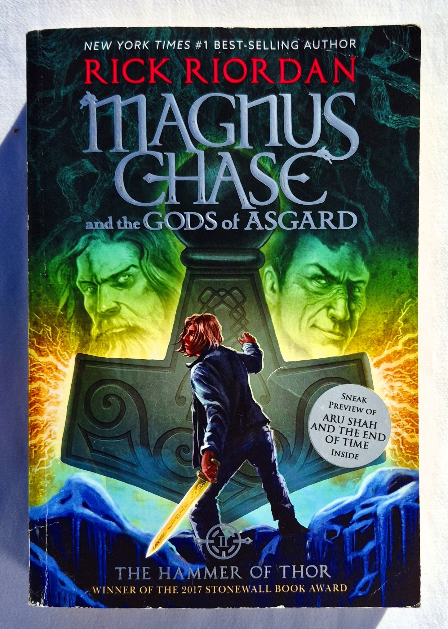 Magnus Chase und die Götter von Asgard #2: Der Hammer des Thor von Rick Riordan (Sehr gut, 2018, Taschenbuch, 496 Seiten, Disney Hyperion)