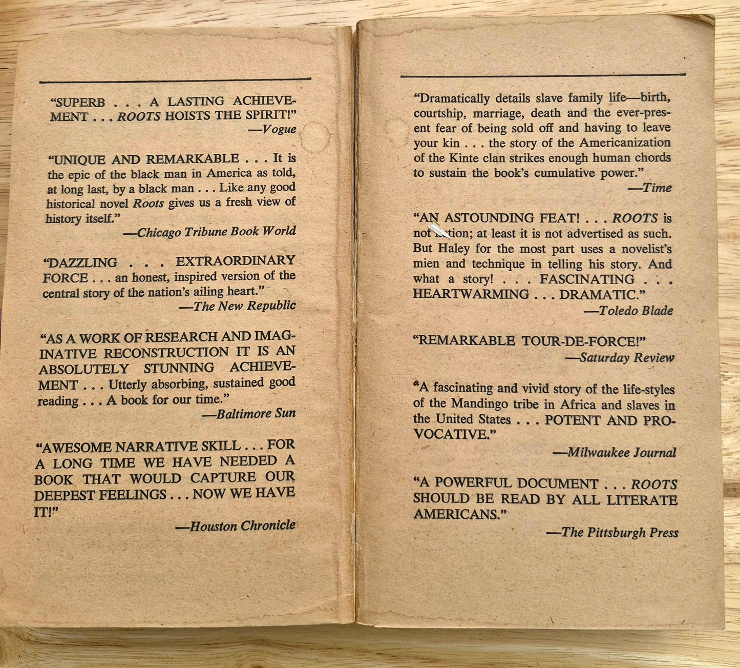 Wurzeln: Die Saga einer amerikanischen Familie von Alex Haley (Akzeptabel, 1977, Taschenbuch, 729 Seiten, Dell)