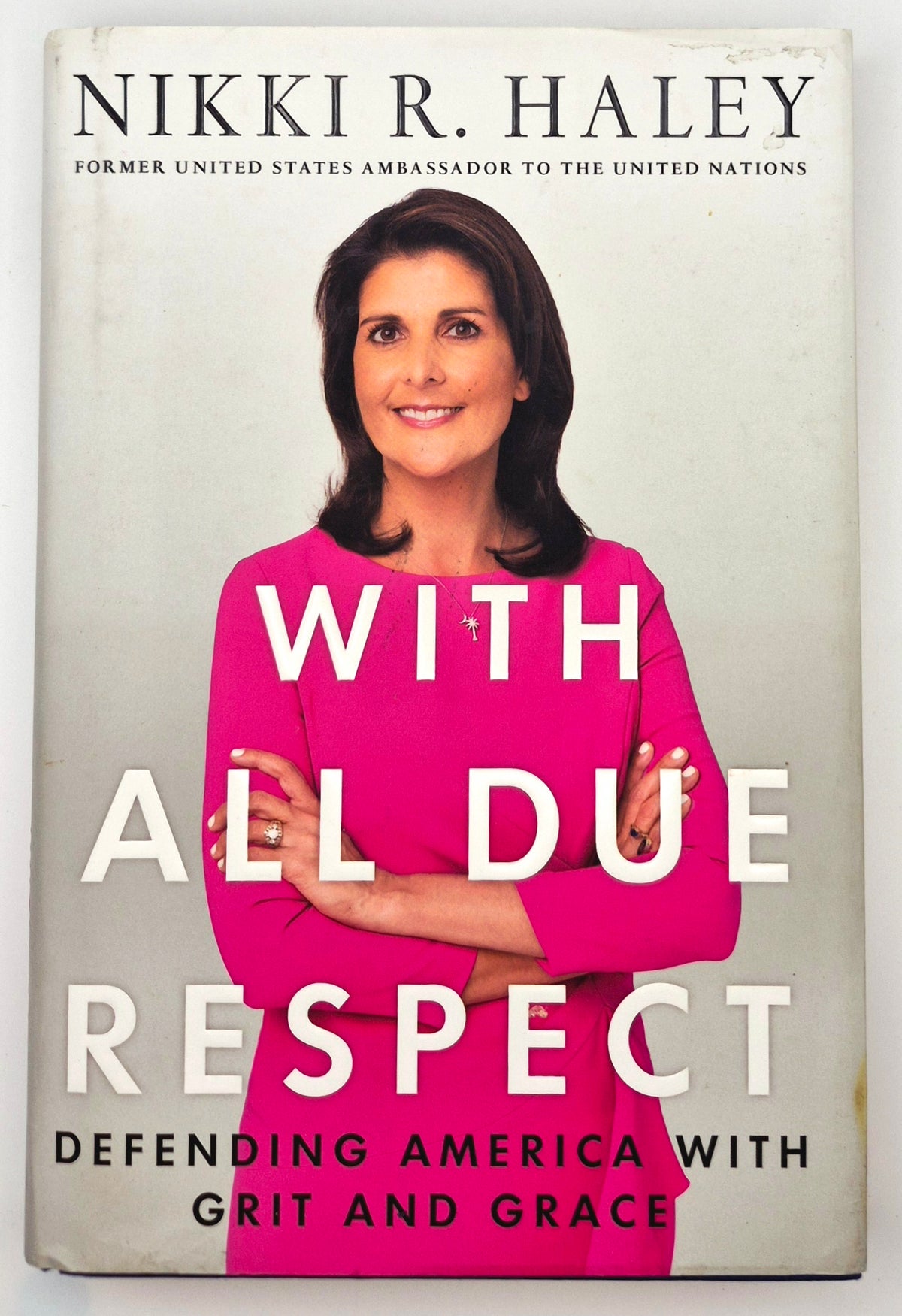 With All Due Respect: Defending America with Grit and Grace von Nikki R. Haley (Sehr gut, 2019, HC, 262 Seiten, St. Martin's Press)