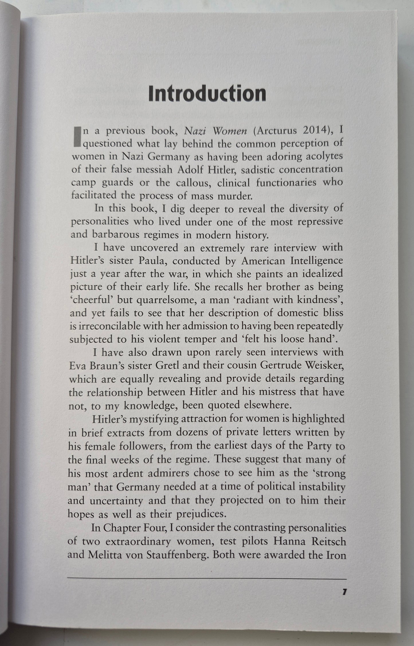 Nazi Women of the Third Reich: Serving the Swastika von Paul Roland (Sehr gut, 2018, Taschenbuch, 256 Seiten, Arcturus Pub.)