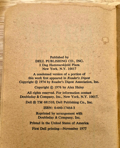 Wurzeln: Die Saga einer amerikanischen Familie von Alex Haley (Akzeptabel, 1977, Taschenbuch, 729 Seiten, Dell)
