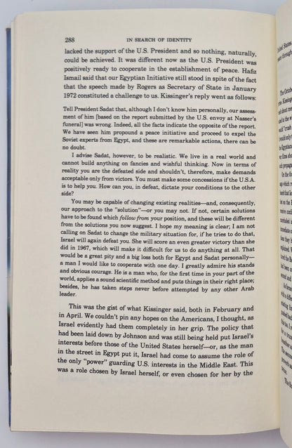 En busca de identidad por Anwar el-Sadat (Bueno, 1978, Primera edición, Tapa dura, 360 páginas, Harper & Row)