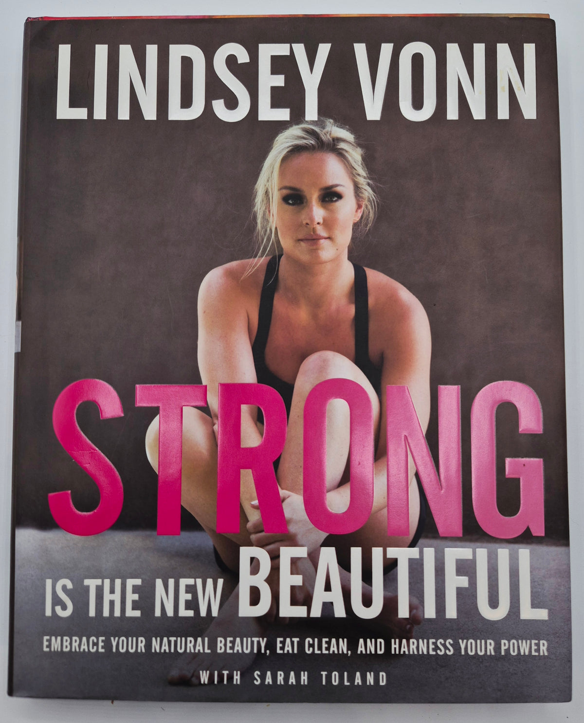 Strong Is the New Beautiful: Embrace Your Natural Beauty, Eat Clean, and Harness Your Power by Lindsey Vonn (Very Good, 2016, HC, 246 pgs, Dey St.)