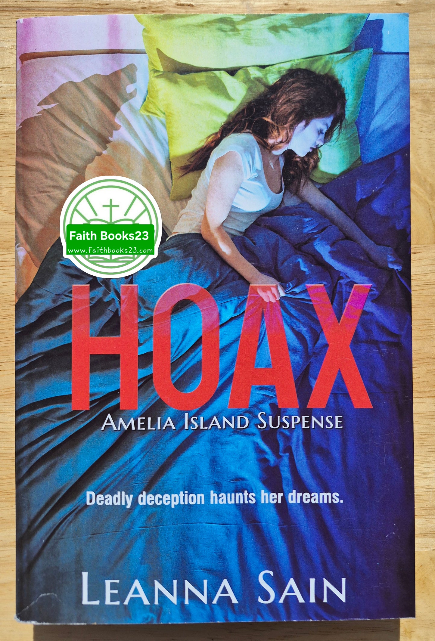 Hoax von Leanna Sain (Amelia Island #2, Neu, 2021, Pbk, 262 Seiten, Lamplighter Suspense)