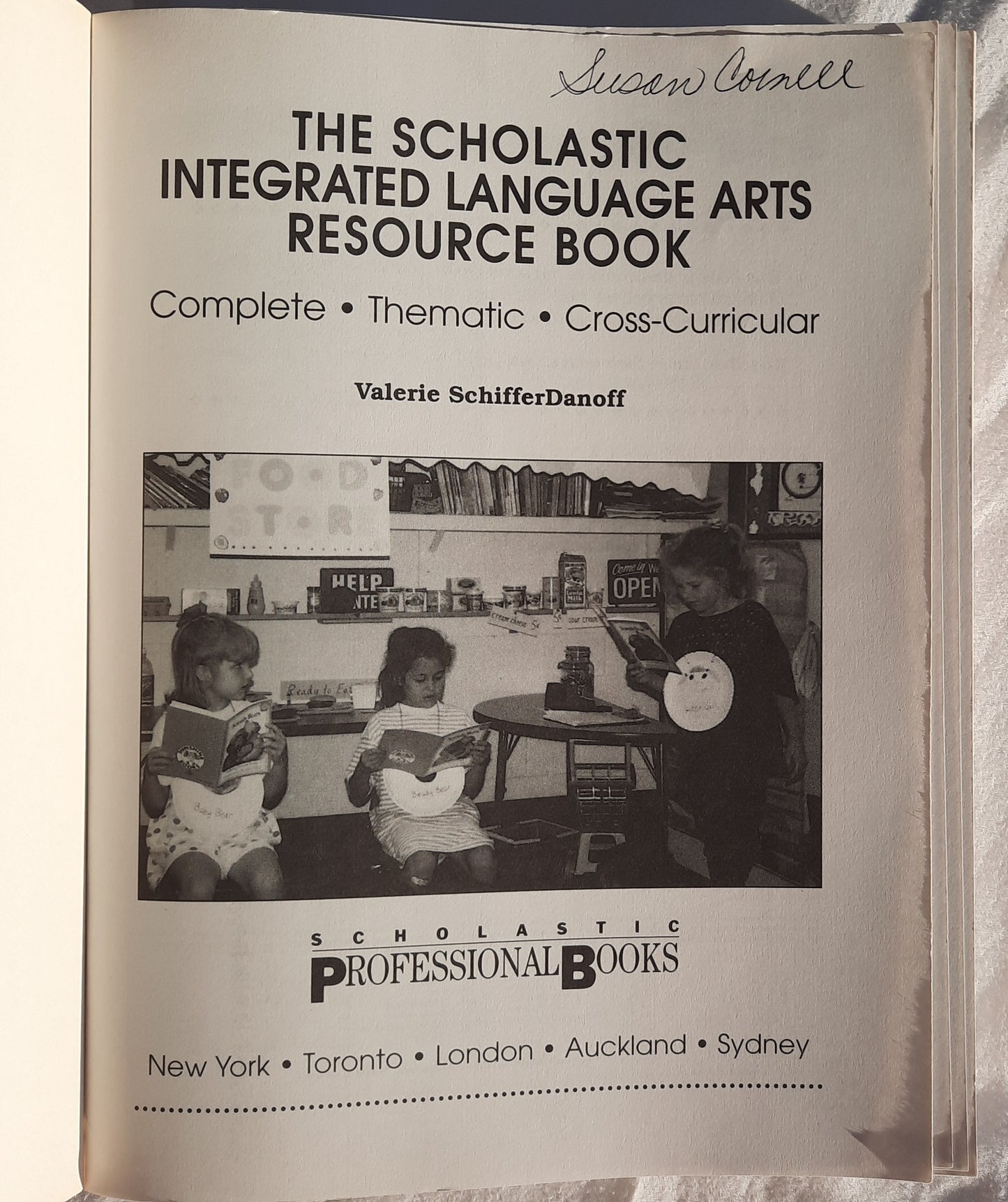 The Scholastic Integrated Language Arts Resource Book K-2 by Valerie SchifferDanoff (Very Good, 464 pages, Pbk, 1999)