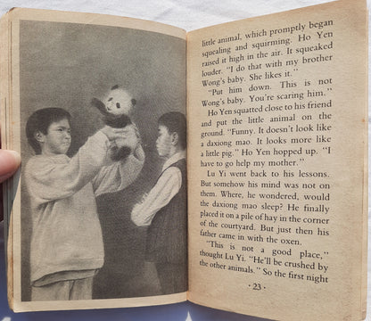 The year of the Panda by Miriam Schlein; Kam Mak (Acceptable, Pbk, Trumpet Club)