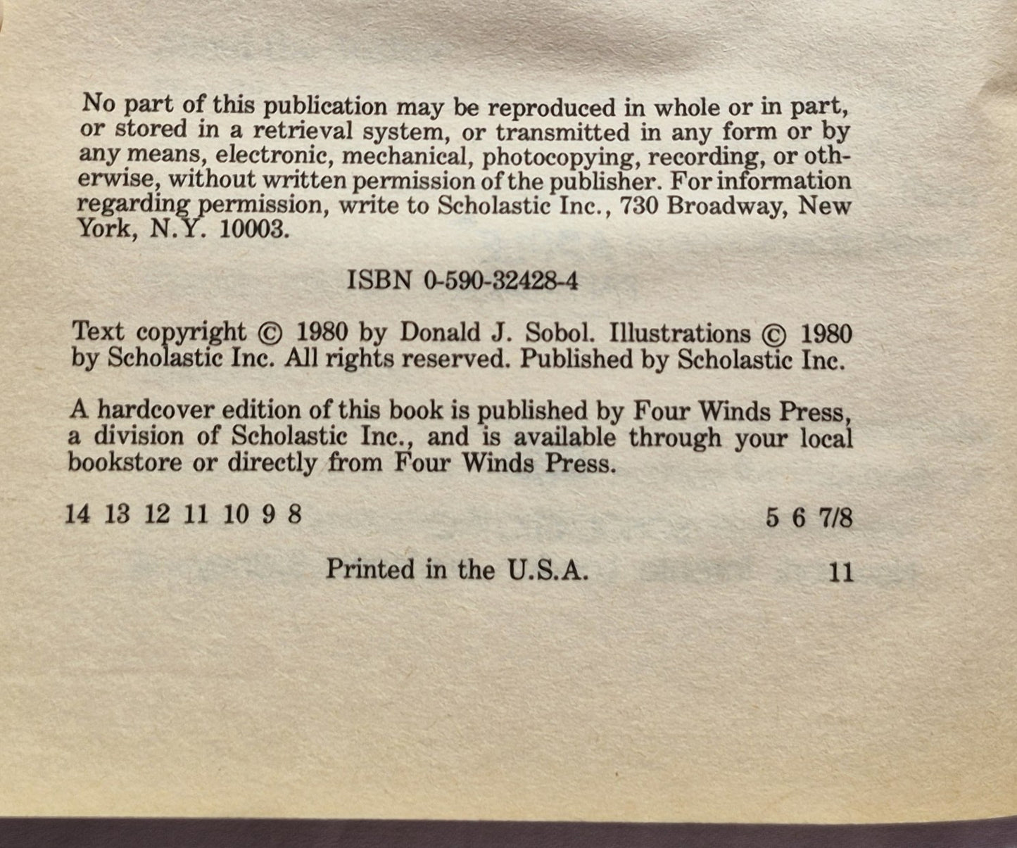 Encyclopedia Brown Carries On von Donald J. Sobol (Gut, 1980, Taschenbuch, 62 Seiten, Scholastic)