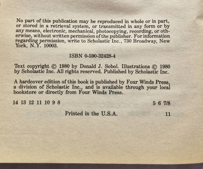 Encyclopedia Brown Carries On von Donald J. Sobol (Gut, 1980, Taschenbuch, 62 Seiten, Scholastic)