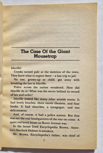 Encyclopedia Brown Carries On von Donald J. Sobol (Gut, 1980, Taschenbuch, 62 Seiten, Scholastic)