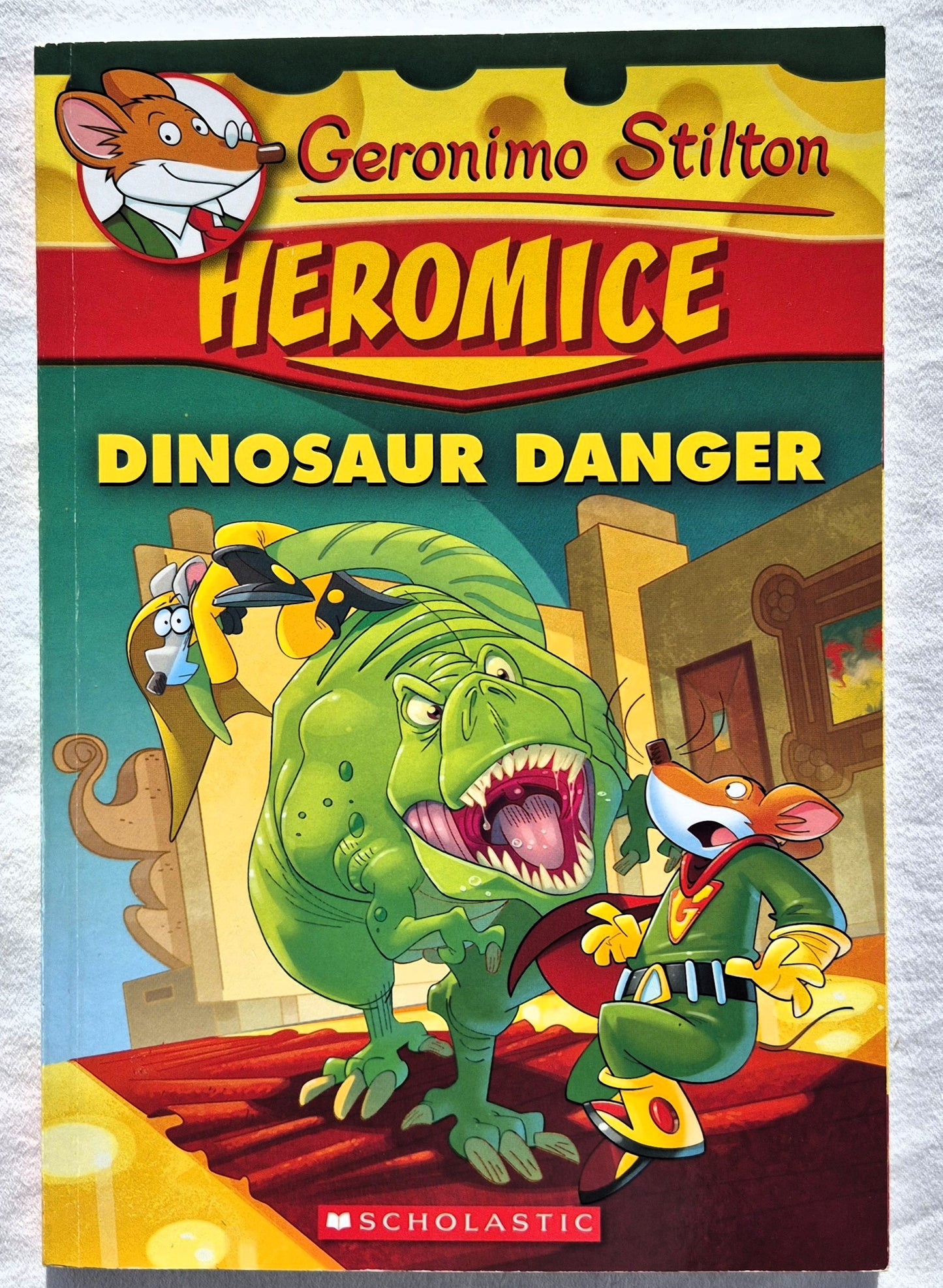 Heromice: Dinosaurier-Gefahr von Geronimo Stilton (Neu, 2018, broschiert, 128 Seiten, Scholastic)