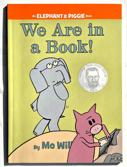 Wir sind in einem Buch! von Mo Willems (Elephant & Piggie, 2020, Pbk, 60 Seiten, Scholastic)
