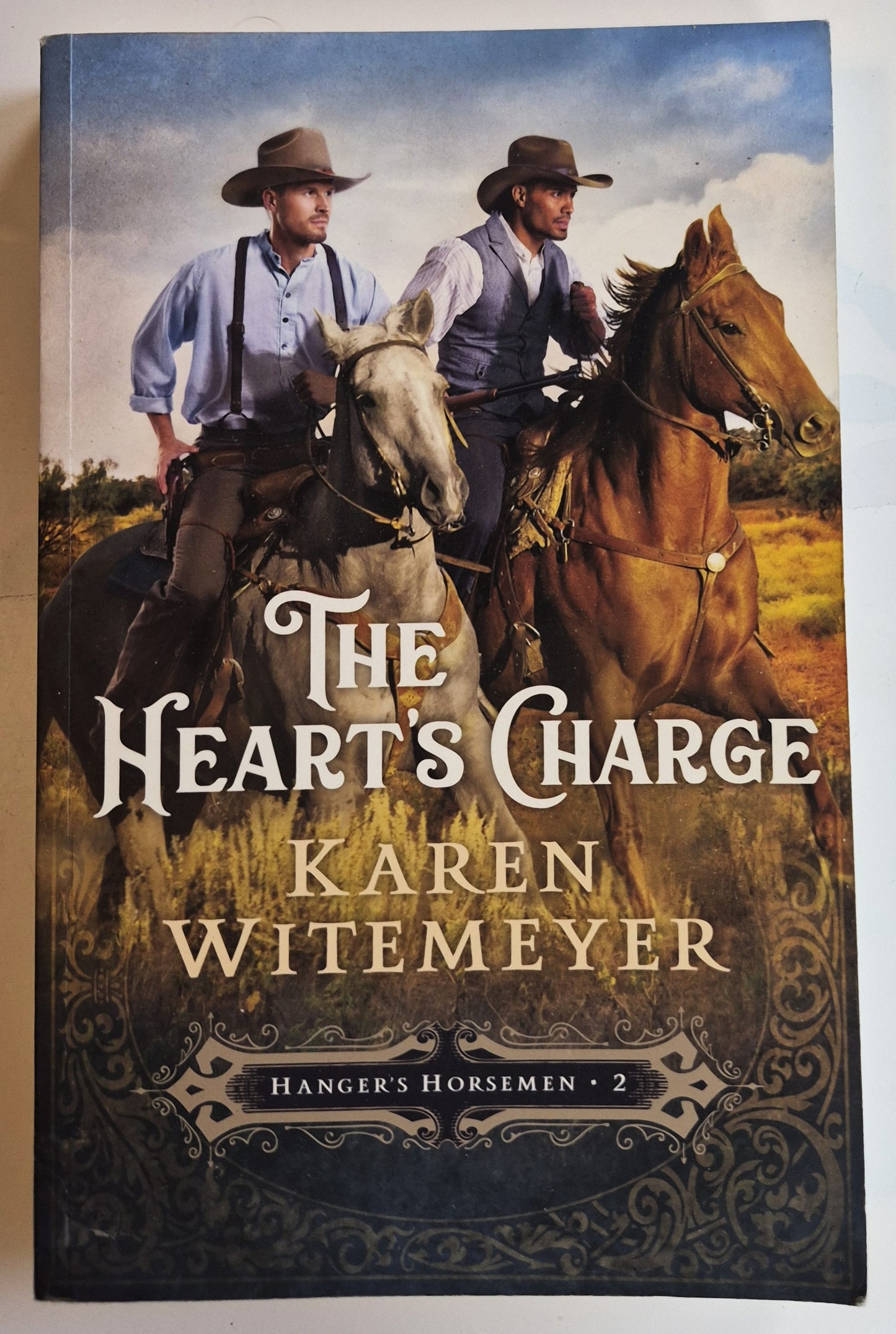 The Heart's Charge von Karen Witemeyer (Hanger's Horsemen #2, Gut, 2021, Pbk, 379 Seiten, Bethany House)