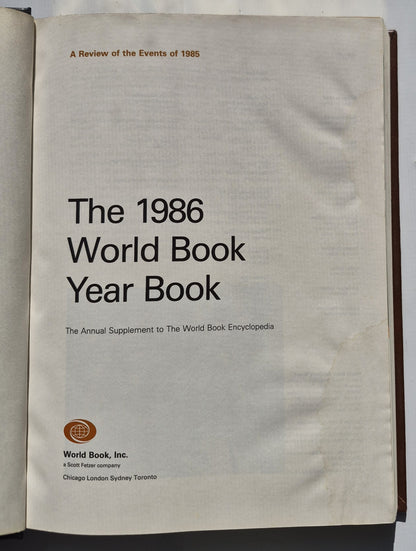 The 1986 World Book Year Book herausgegeben von William H. Nault (Sehr gut, 1986, HC, 608 Seiten, World Book-Childcraft)