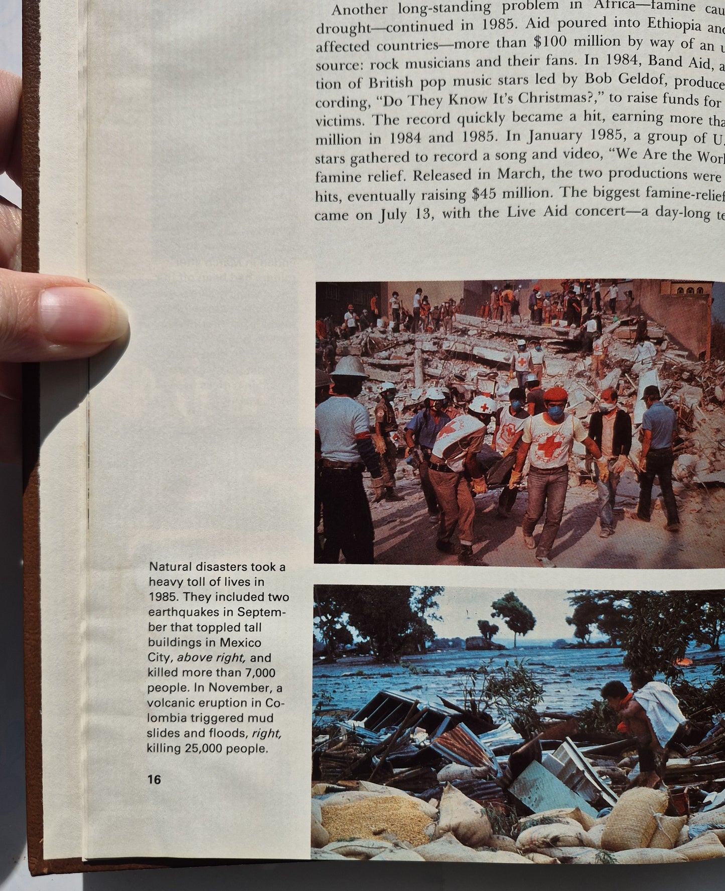 The 1986 World Book Year Book herausgegeben von William H. Nault (Sehr gut, 1986, HC, 608 Seiten, World Book-Childcraft)