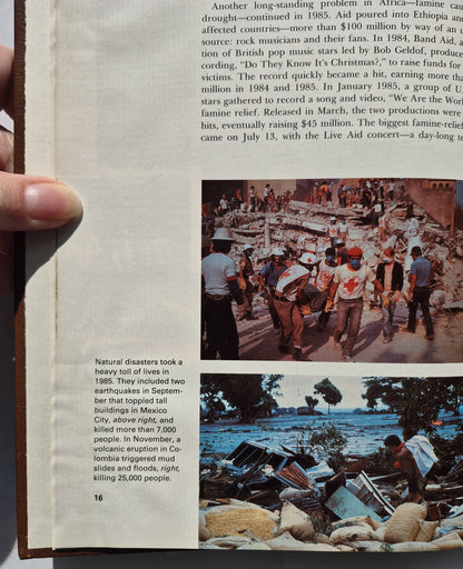 The 1986 World Book Year Book herausgegeben von William H. Nault (Sehr gut, 1986, HC, 608 Seiten, World Book-Childcraft)