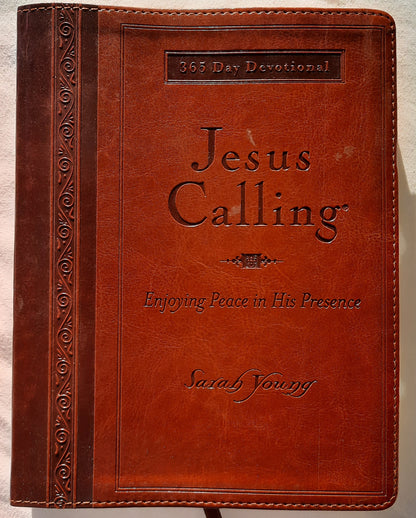 Jesus Calling Large Print by Sarah Young (Good, 2011, Imitation Leather, 382 pages, Thomas Nelson)